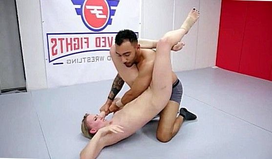 Красотки: Попочка тряслась от напряжения, порно видео