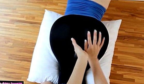 Молодая (18 лет) рыжая шаболда мнет сиськи, порно видео